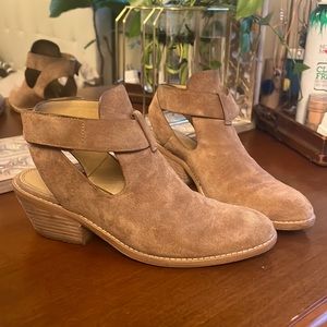 Splendid, size 8, taupe suede